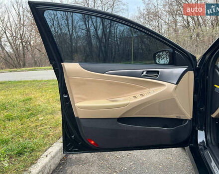 Чорний Хендай Соната, об'ємом двигуна 2.36 л та пробігом 245 тис. км за 9300 $, фото 9 на Automoto.ua