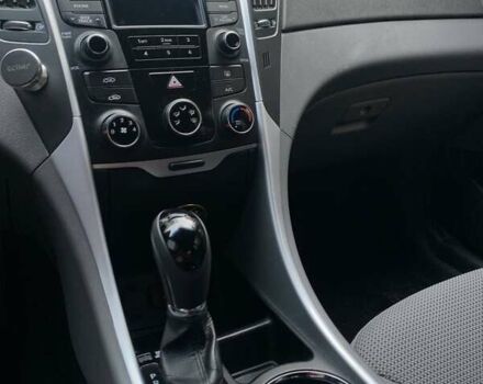 Чорний Хендай Соната, об'ємом двигуна 2.4 л та пробігом 128 тис. км за 8500 $, фото 2 на Automoto.ua