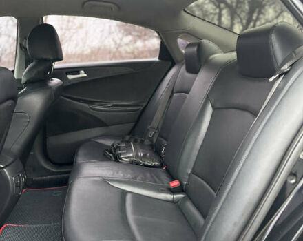 Черный Хендай Соната, объемом двигателя 2 л и пробегом 340 тыс. км за 6900 $, фото 12 на Automoto.ua