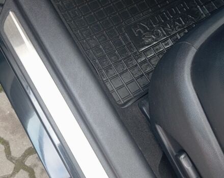 Черный Хендай Соната, объемом двигателя 2.4 л и пробегом 190 тыс. км за 10200 $, фото 6 на Automoto.ua