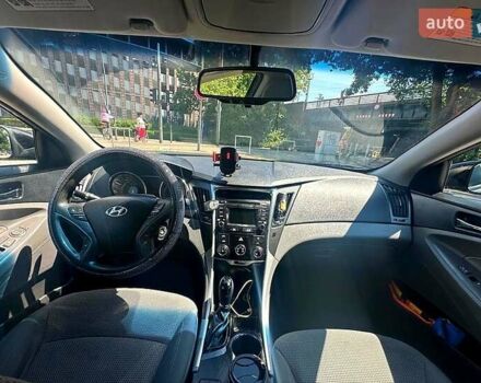 Чорний Хендай Соната, об'ємом двигуна 2.4 л та пробігом 167 тис. км за 7800 $, фото 3 на Automoto.ua