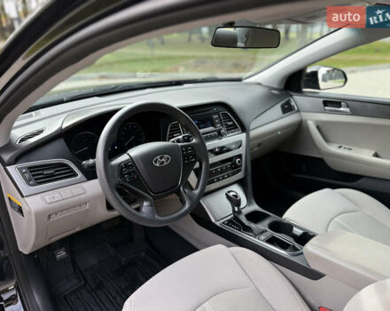 Хендай Соната 2014 у Ковель на Automoto.ua Чорний Хендай Соната, об'ємом двигуна 2.36 л та пробігом 215 тис. км за 10500 $, фото 17 на Automoto.ua