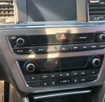 Чорний Хендай Соната, об'ємом двигуна 2 л та пробігом 209 тис. км за 10800 $, фото 9 на Automoto.ua