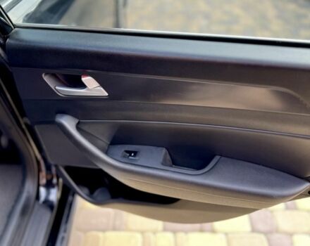 Черный Хендай Соната, объемом двигателя 2.4 л и пробегом 150 тыс. км за 12000 $, фото 6 на Automoto.ua