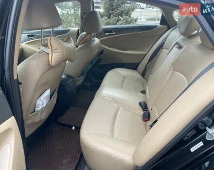 Черный Хендай Соната, объемом двигателя 2.36 л и пробегом 165 тыс. км за 10400 $, фото 9 на Automoto.ua