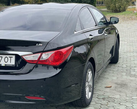 Черный Хендай Соната, объемом двигателя 2 л и пробегом 190 тыс. км за 7600 $, фото 13 на Automoto.ua