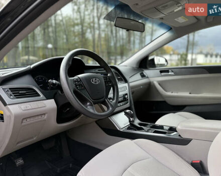 Хендай Соната 2014 у Ковель на Automoto.ua Чорний Хендай Соната, об'ємом двигуна 2.36 л та пробігом 215 тис. км за 10500 $, фото 18 на Automoto.ua