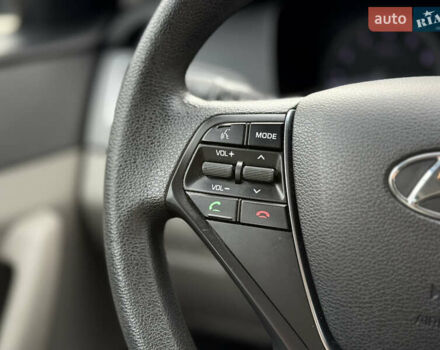 Хендай Соната 2014 у Ковель на Automoto.ua Чорний Хендай Соната, об'ємом двигуна 2.36 л та пробігом 215 тис. км за 10500 $, фото 30 на Automoto.ua