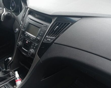 Черный Хендай Соната, объемом двигателя 2.4 л и пробегом 190 тыс. км за 10200 $, фото 13 на Automoto.ua