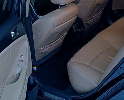 Чорний Хендай Соната, об'ємом двигуна 2.4 л та пробігом 180 тис. км за 9000 $, фото 6 на Automoto.ua