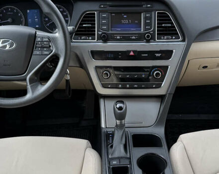 Черный Хендай Соната, объемом двигателя 2.36 л и пробегом 170 тыс. км за 9500 $, фото 22 на Automoto.ua