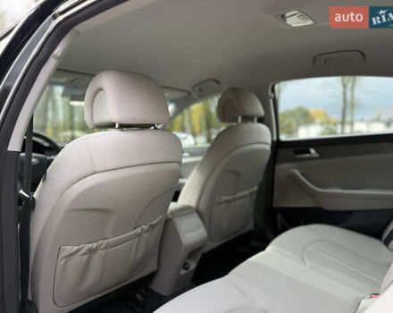 Хендай Соната 2014 у Ковель на Automoto.ua Чорний Хендай Соната, об'ємом двигуна 2.36 л та пробігом 215 тис. км за 10500 $, фото 59 на Automoto.ua