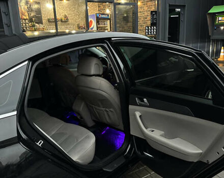 Черный Хендай Соната, объемом двигателя 2.36 л и пробегом 300 тыс. км за 9000 $, фото 12 на Automoto.ua