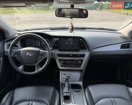 Черный Хендай Соната, объемом двигателя 2 л и пробегом 158 тыс. км за 9900 $, фото 32 на Automoto.ua