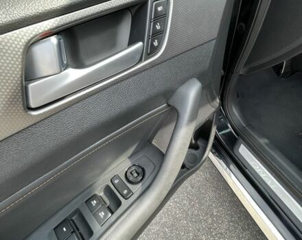 Чорний Хендай Соната, об'ємом двигуна 2 л та пробігом 127 тис. км за 12200 $, фото 11 на Automoto.ua