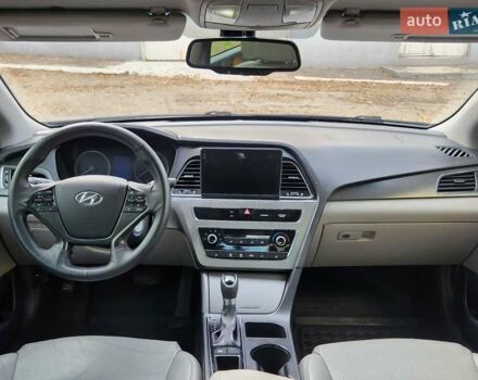 Хендай Соната 2014 у Кам'янське (Дніпродзержинськ) на Automoto.ua Чорний Хендай Соната, об'ємом двигуна 2.36 л та пробігом 229 тис. км за 8700 $, фото 11 на Automoto.ua