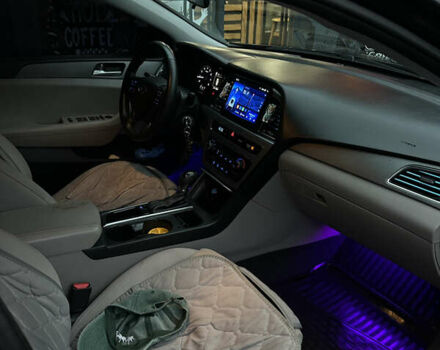 Черный Хендай Соната, объемом двигателя 2.36 л и пробегом 300 тыс. км за 9000 $, фото 13 на Automoto.ua