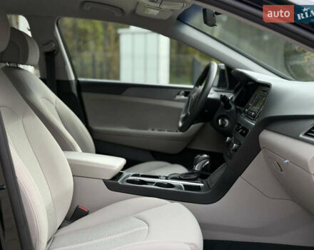 Хендай Соната 2014 у Ковель на Automoto.ua Чорний Хендай Соната, об'ємом двигуна 2.36 л та пробігом 215 тис. км за 10500 $, фото 46 на Automoto.ua