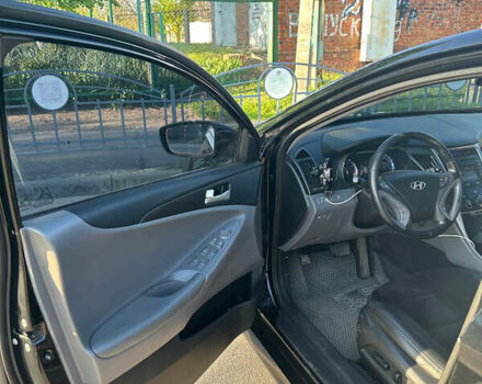 Черный Хендай Соната, объемом двигателя 2.36 л и пробегом 168 тыс. км за 8000 $, фото 7 на Automoto.ua