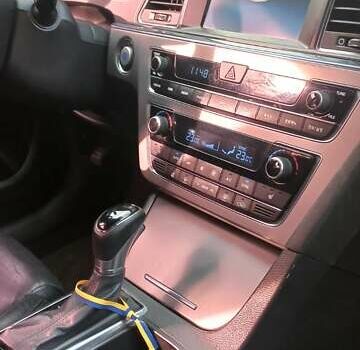 Чорний Хендай Соната, об'ємом двигуна 2 л та пробігом 209 тис. км за 10800 $, фото 12 на Automoto.ua