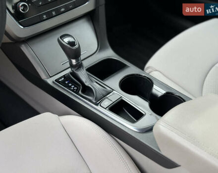 Хендай Соната 2014 у Ковель на Automoto.ua Чорний Хендай Соната, об'ємом двигуна 2.36 л та пробігом 215 тис. км за 10500 $, фото 24 на Automoto.ua