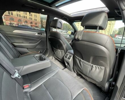 Чорний Хендай Соната, об'ємом двигуна 2 л та пробігом 127 тис. км за 12200 $, фото 8 на Automoto.ua