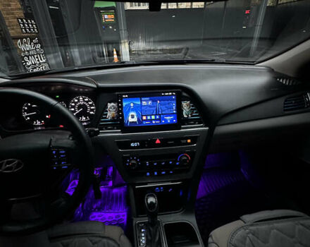 Черный Хендай Соната, объемом двигателя 2.36 л и пробегом 300 тыс. км за 9000 $, фото 24 на Automoto.ua