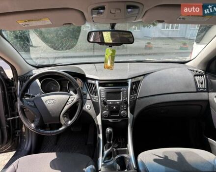Черный Хендай Соната, объемом двигателя 2 л и пробегом 168 тыс. км за 7200 $, фото 5 на Automoto.ua