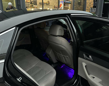 Черный Хендай Соната, объемом двигателя 2.36 л и пробегом 300 тыс. км за 9000 $, фото 11 на Automoto.ua