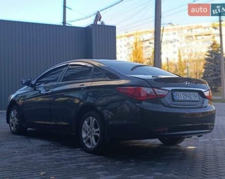 Хендай Соната 2014 у Полтаві на Automoto.ua Чорний Хендай Соната, об'ємом двигуна 2 л та пробігом 250 тис. км за 6499 $, фото 1 на Automoto.ua
