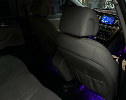 Черный Хендай Соната, объемом двигателя 2.36 л и пробегом 300 тыс. км за 9000 $, фото 10 на Automoto.ua