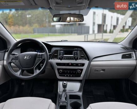 Хендай Соната 2014 у Ковель на Automoto.ua Чорний Хендай Соната, об'ємом двигуна 2.36 л та пробігом 215 тис. км за 10500 $, фото 51 на Automoto.ua