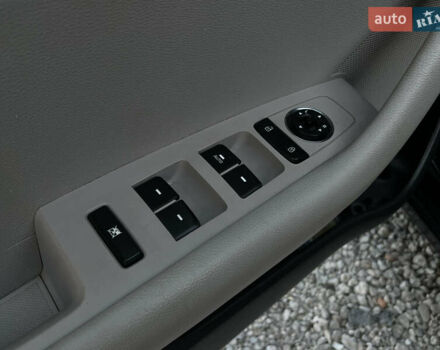 Черный Хендай Соната, объемом двигателя 2.36 л и пробегом 166 тыс. км за 10700 $, фото 11 на Automoto.ua