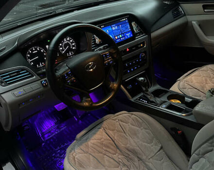 Черный Хендай Соната, объемом двигателя 2.36 л и пробегом 300 тыс. км за 9000 $, фото 16 на Automoto.ua