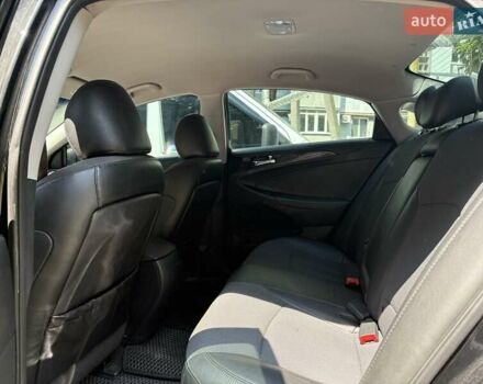 Черный Хендай Соната, объемом двигателя 2 л и пробегом 168 тыс. км за 7200 $, фото 3 на Automoto.ua