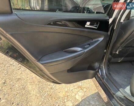 Черный Хендай Соната, объемом двигателя 2 л и пробегом 168 тыс. км за 7200 $, фото 4 на Automoto.ua