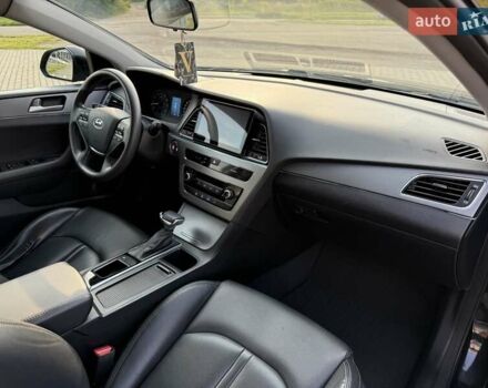 Черный Хендай Соната, объемом двигателя 2 л и пробегом 158 тыс. км за 9900 $, фото 28 на Automoto.ua