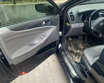 Чорний Хендай Соната, об'ємом двигуна 2.4 л та пробігом 208 тис. км за 11700 $, фото 6 на Automoto.ua