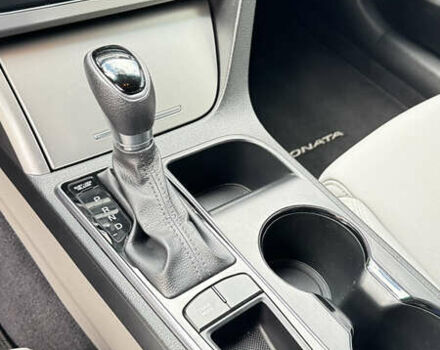 Черный Хендай Соната, объемом двигателя 2.4 л и пробегом 150 тыс. км за 13400 $, фото 12 на Automoto.ua