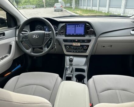 Черный Хендай Соната, объемом двигателя 2.4 л и пробегом 139 тыс. км за 10500 $, фото 12 на Automoto.ua