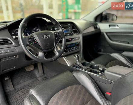 Чорний Хендай Соната, об'ємом двигуна 2.36 л та пробігом 145 тис. км за 9799 $, фото 8 на Automoto.ua