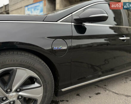 Черный Хендай Соната, объемом двигателя 2 л и пробегом 117 тыс. км за 13500 $, фото 12 на Automoto.ua