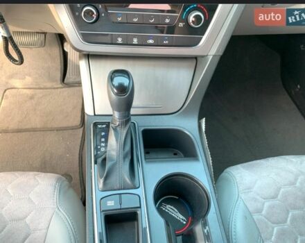 Черный Хендай Соната, объемом двигателя 2.4 л и пробегом 256 тыс. км за 10500 $, фото 11 на Automoto.ua