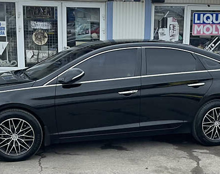 Черный Хендай Соната, объемом двигателя 2 л и пробегом 197 тыс. км за 13500 $, фото 2 на Automoto.ua