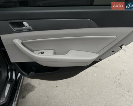 Черный Хендай Соната, объемом двигателя 2 л и пробегом 117 тыс. км за 13500 $, фото 22 на Automoto.ua