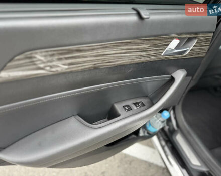 Черный Хендай Соната, объемом двигателя 2.4 л и пробегом 250 тыс. км за 10500 $, фото 22 на Automoto.ua