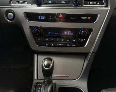 Чорний Хендай Соната, об'ємом двигуна 2.36 л та пробігом 145 тис. км за 9799 $, фото 24 на Automoto.ua