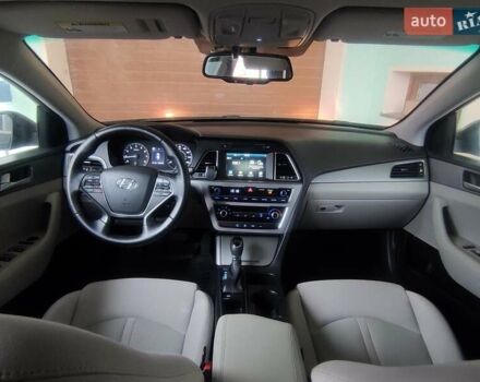 Чорний Хендай Соната, об'ємом двигуна 2.36 л та пробігом 260 тис. км за 9000 $, фото 1 на Automoto.ua