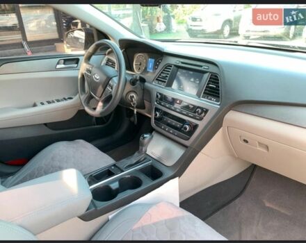 Черный Хендай Соната, объемом двигателя 2.4 л и пробегом 256 тыс. км за 10500 $, фото 5 на Automoto.ua