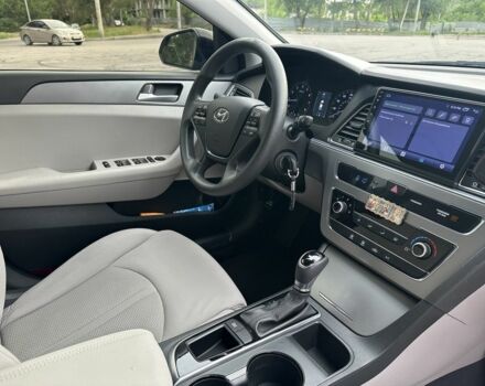 Черный Хендай Соната, объемом двигателя 2.4 л и пробегом 139 тыс. км за 10500 $, фото 9 на Automoto.ua